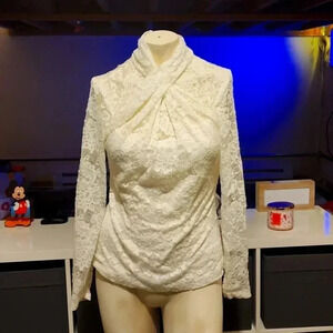 ELIE TAHARI LACE TOP